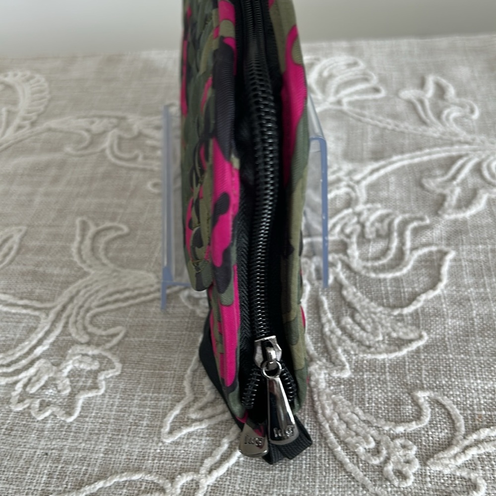Lug NWOT RFID Tango Travel Passport Holder Wallet - Picture 8 of 13